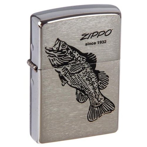 Оригинальная бензиновая зажигалка ZIPPO 200 Black Bass с покрытием Brushed Chrome - Окунь фотография